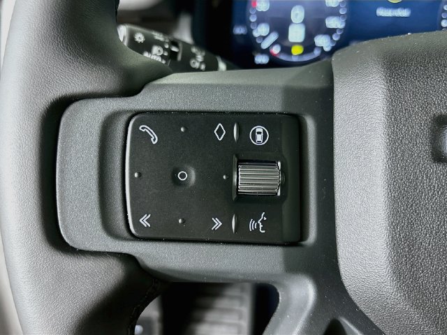 New 2026 Land Rover Defender 110 X-Dynamic SE AWD/4WD image 10