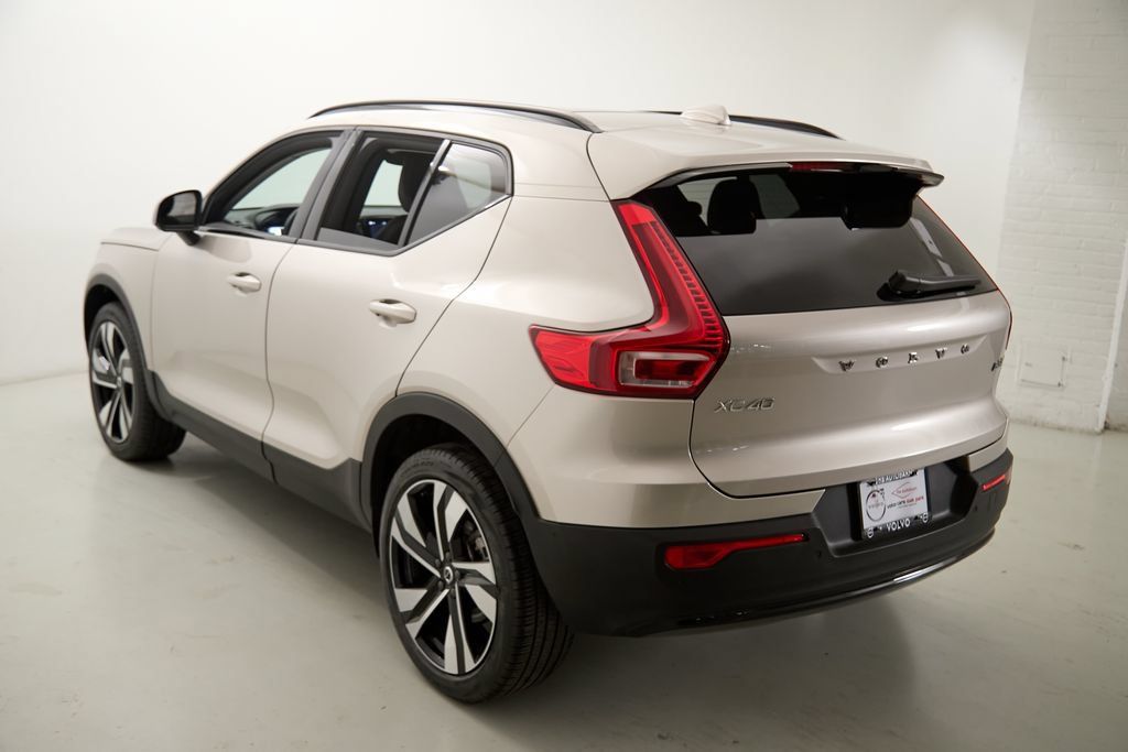Certified 2024 Volvo XC40 B5 Plus w/ Protection Package Premier AWD/4WD image 7