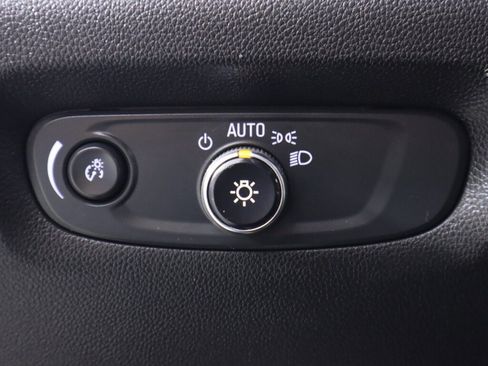 Used 2020 Chevrolet Traverse LS FWD image 10