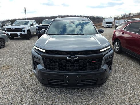 Used 2024 Chevrolet Traverse RS image 2