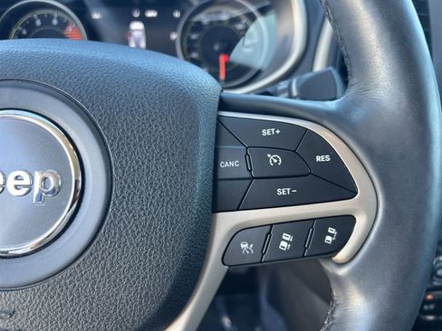 Used 2018 Jeep Cherokee Limited w/ Technology Group image 32