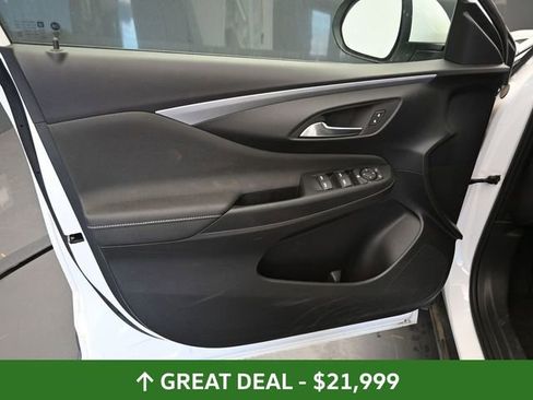 Used 2025 Buick Envista Preferred image 19