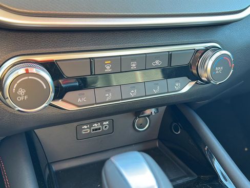 New 2025 Nissan Altima 2.5 SR image 18