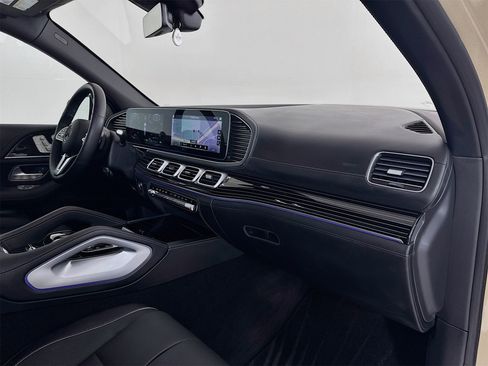 Used 2023 Mercedes-Benz Maybach GLS 600 4MATIC image 32