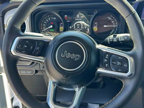 Used 2024 Jeep Wrangler Unlimited Sahara AWD/4WD image 19