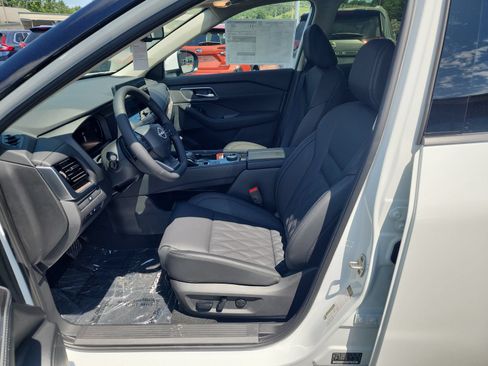 New 2026 Nissan Rogue Platinum AWD/4WD image 11