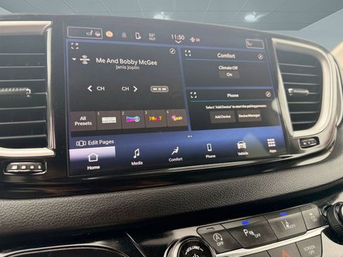 Used 2023 Chrysler Pacifica Touring-L image 30