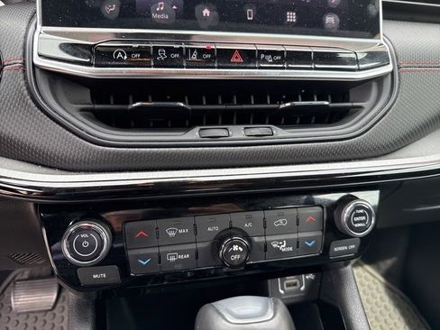 Used 2025 Jeep Compass Trailhawk AWD/4WD image 43