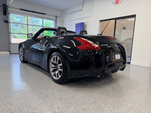 Used 2010 Nissan 370Z Touring RWD image 18