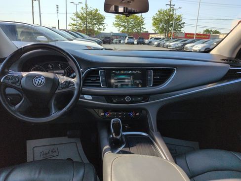 Used 2018 Buick Enclave Essence AWD/4WD image 12