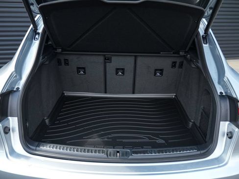 Certified 2026 Porsche Macan AWD/4WD image 17