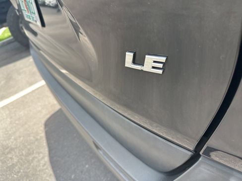Used 2019 Toyota RAV4 LE FWD image 5