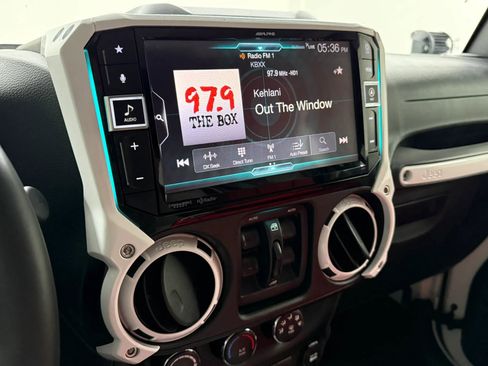 Used 2018 Jeep Wrangler Unlimited Sport S image 19