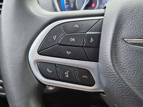 Used 2023 Chrysler 300 Touring w/ Sport Appearance Package image 19