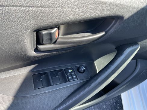 Used 2025 Toyota Corolla LE image 8