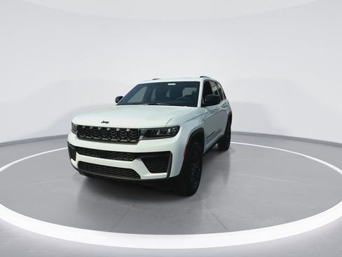 New 2026 Jeep Grand Cherokee Altitude image 4