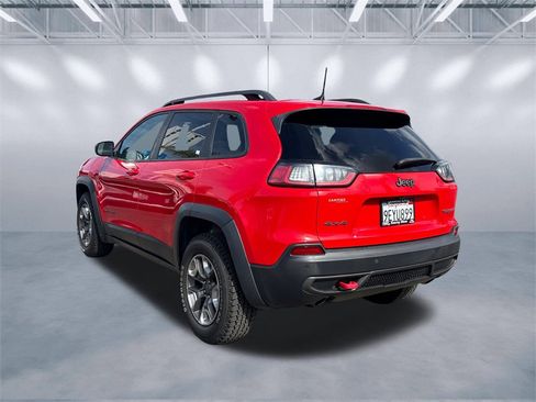 Used 2019 Jeep Cherokee Trailhawk image 4
