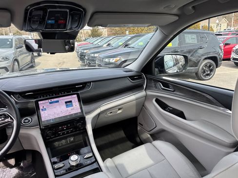 Used 2023 Jeep Grand Cherokee L Overland w/ Luxury Tech Group IV image 36