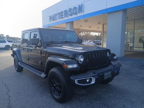 Used 2022 Jeep Gladiator Sport image 1