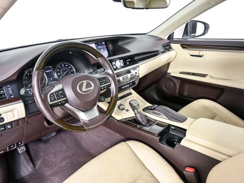 Used 2016 Lexus ES 350 w/ Luxury Package w/Wood Trim image 5