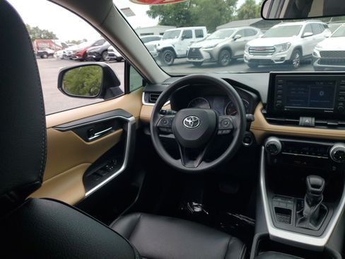 Certified 2021 Toyota RAV4 XLE FWD image 19
