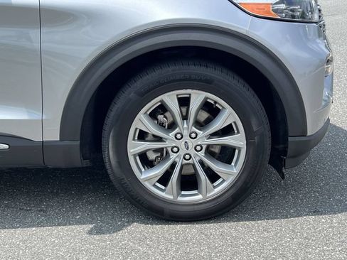 Used 2023 Ford Explorer Limited w/ Equipment Group 301A RWD image 10