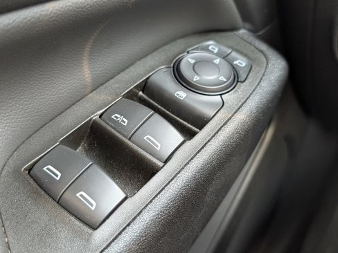 Used 2023 Chevrolet Equinox LT w/ Driver Convenience Package FWD image 17