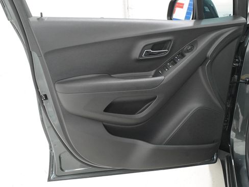 Used 2020 Chevrolet Trax LS w/ Tint and Cruise Package image 12