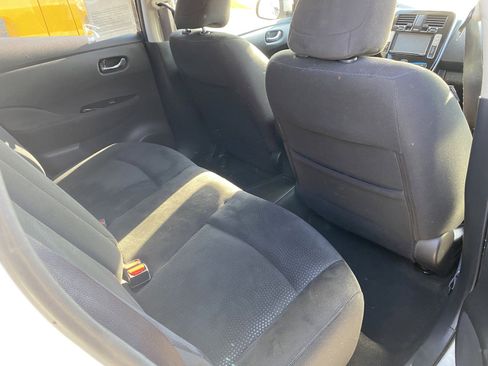 Used 2015 Nissan Leaf SV image 16