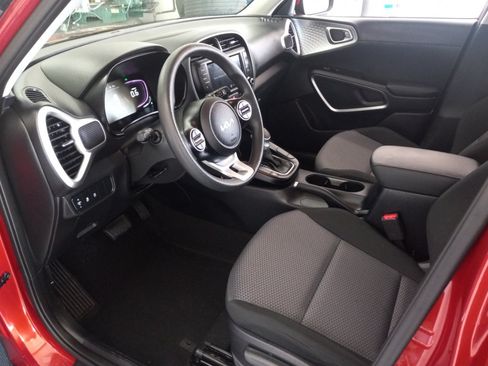 Certified 2023 Kia Soul LX FWD image 17