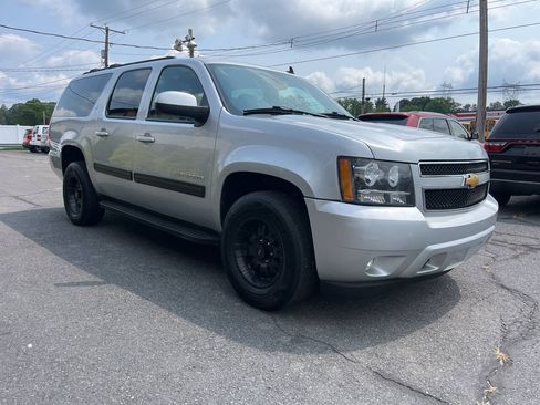 Used 2012 Chevrolet Suburban LT AWD/4WD image 4