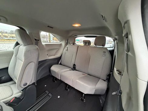 Used 2024 Toyota Sienna LE image 24