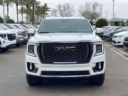 Used 2023 GMC Yukon Denali Ultimate AWD/4WD image 3