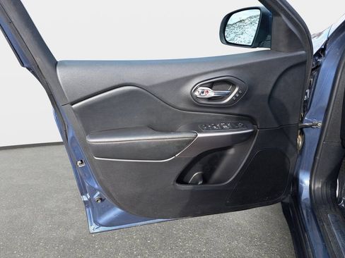 Used 2020 Jeep Cherokee Limited image 28