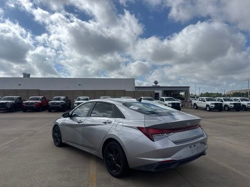 Used 2021 Hyundai Elantra SEL w/ Convenience Package FWD image 15