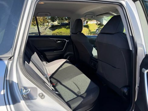 Used 2021 Toyota RAV4 XLE AWD/4WD image 11