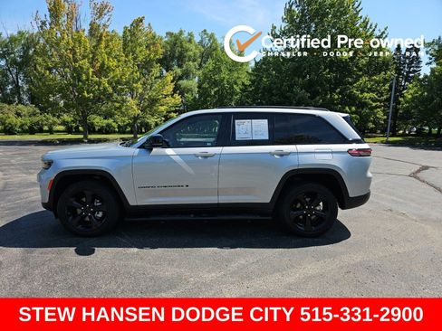 Used 2025 Jeep Grand Cherokee Limited w/ Black Appearance Package AWD/4WD image 1