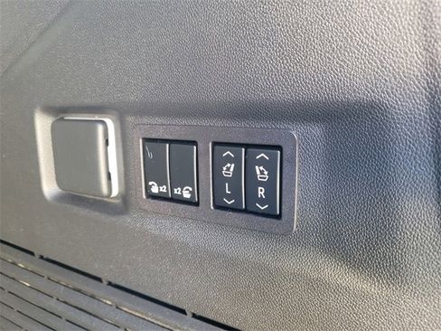 Used 2023 Chevrolet Tahoe Z71 w/ Luxury Package image 25