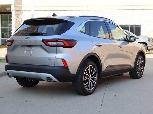 Used 2023 Ford Escape SE FWD image 3