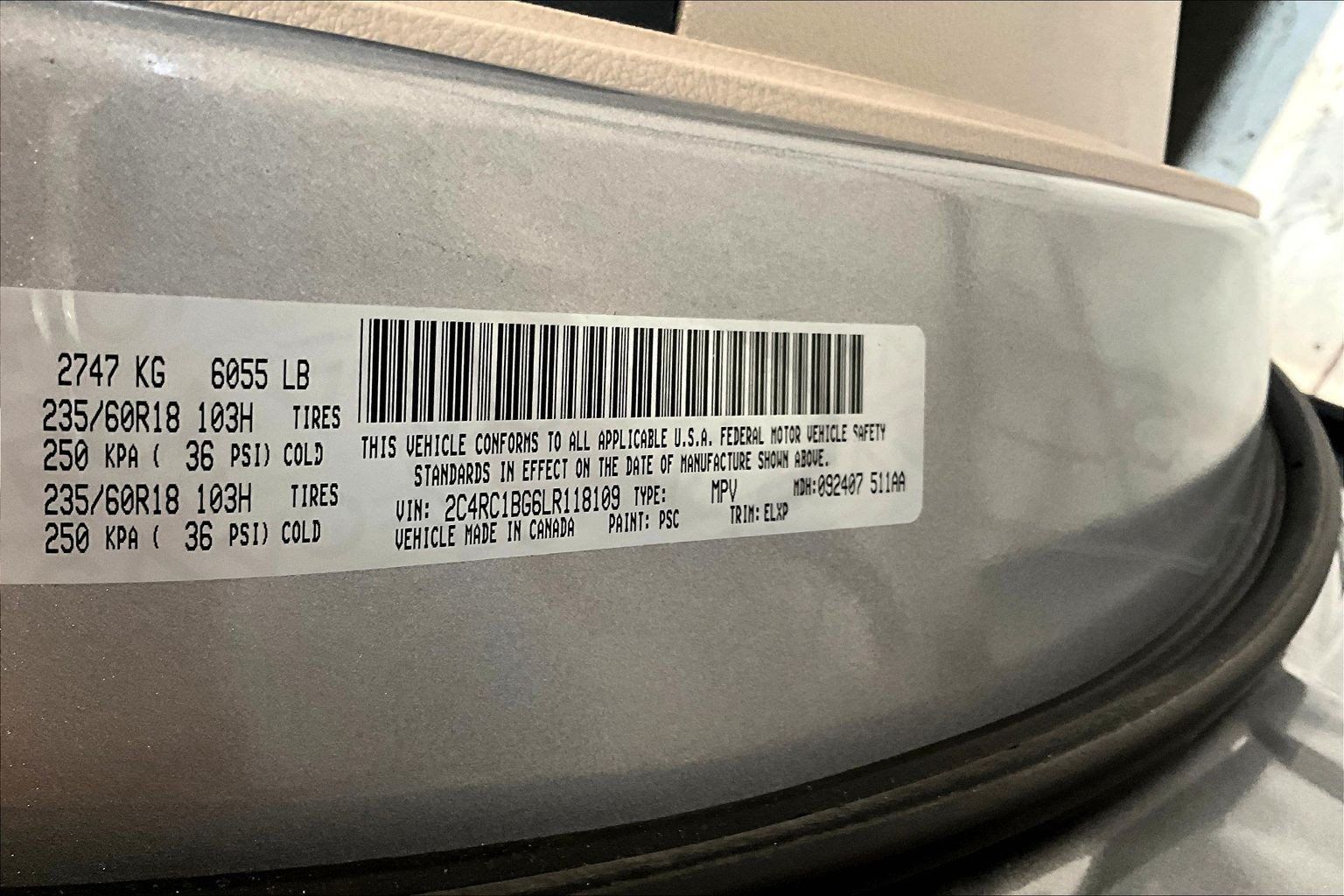 Used 2020 Chrysler Pacifica Touring-L w/ Tire & Wheel Group FWD image 19