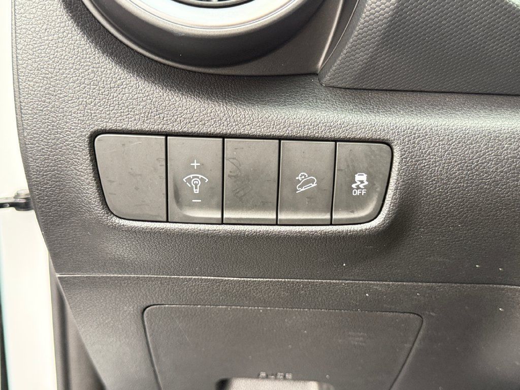 Used 2023 Hyundai Kona SEL AWD/4WD image 19