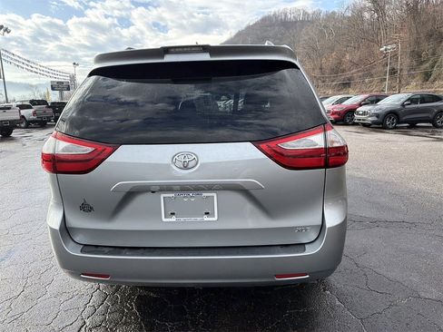 Used 2019 Toyota Sienna XLE image 4