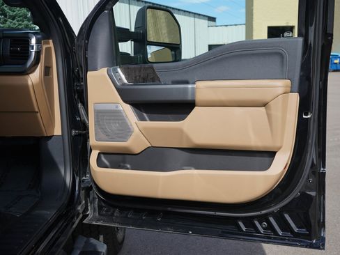 Used 2025 Ford F250 Lariat w/ Black Appearance Package AWD/4WD image 9