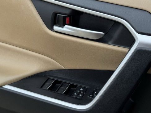 Used 2025 Toyota RAV4 XLE Premium image 25