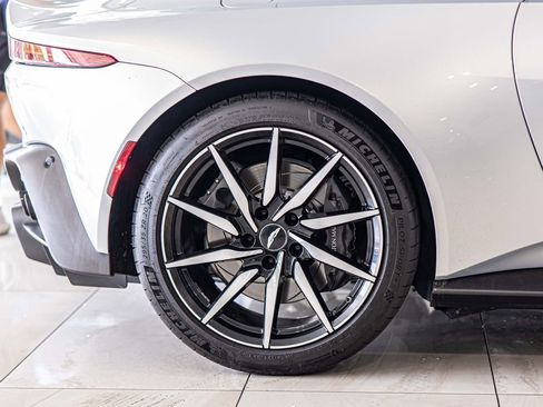 Used 2020 Aston Martin V8 Vantage Coupe RWD image 11