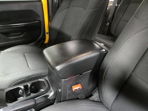 Used 2019 Jeep Wrangler Sport AWD/4WD image 27