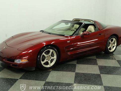 Used 2003 Chevrolet Corvette Coupe w/ Preferred Equipment Group RWD image 6