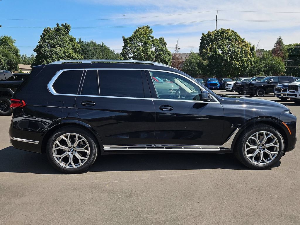 Used 2025 BMW X7 xDrive40i w/ Premium Package AWD/4WD image 8