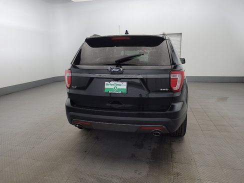 Used 2017 Ford Explorer XLT w/ Equipment Group 202A AWD/4WD image 7