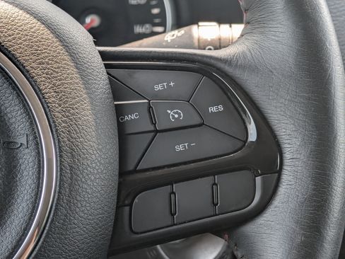 Used 2022 Jeep Renegade Trailhawk AWD/4WD image 28